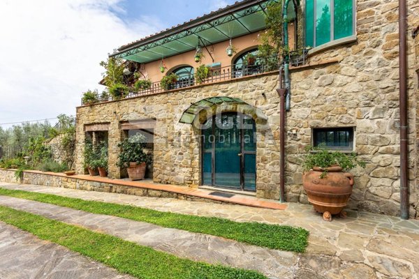 casa indipendente in vendita a Reggello