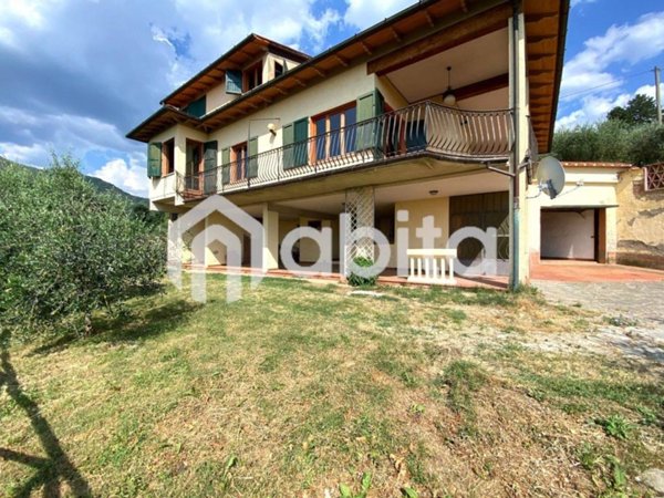 casa indipendente in vendita a Reggello in zona Cascia