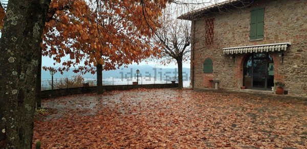 casa indipendente in vendita a Reggello