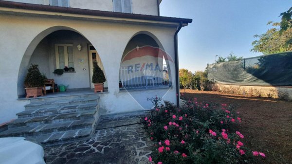 casa indipendente in vendita a Reggello