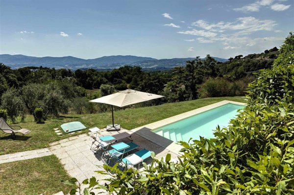 casa indipendente in vendita a Reggello
