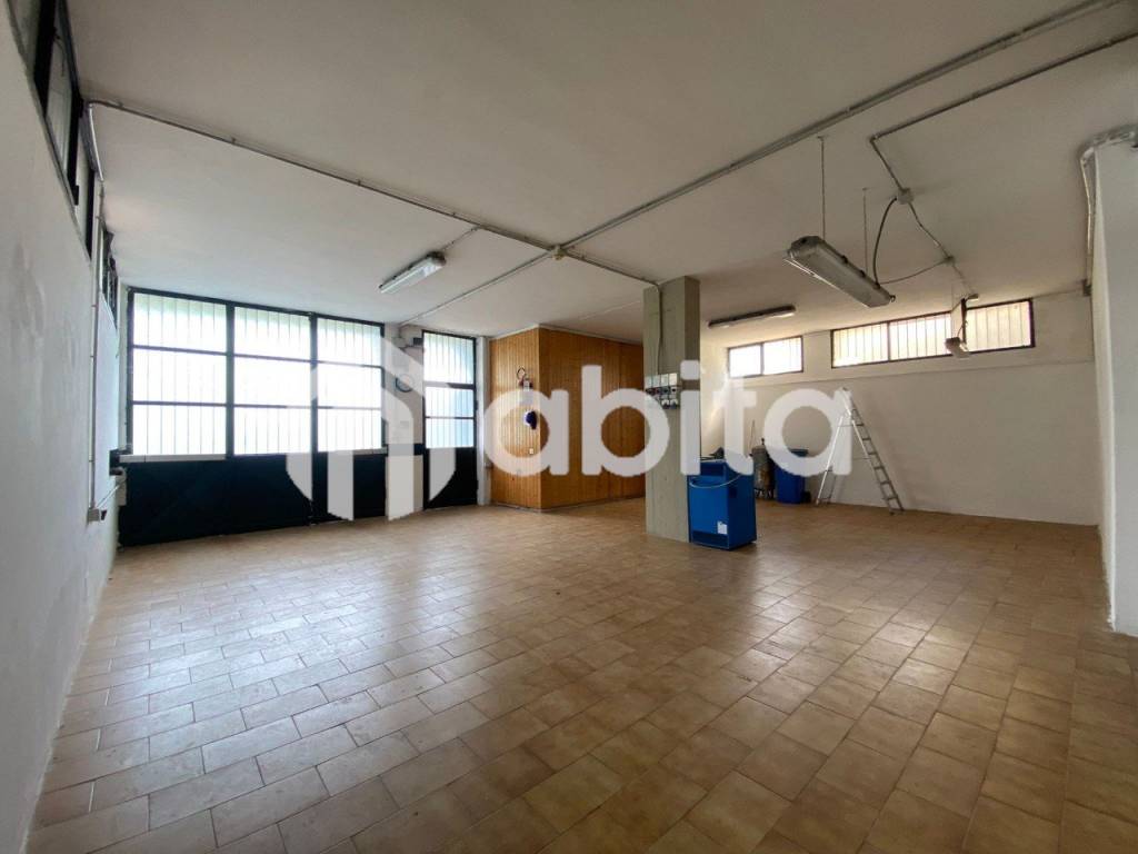 locale di sgombero in vendita a Reggello