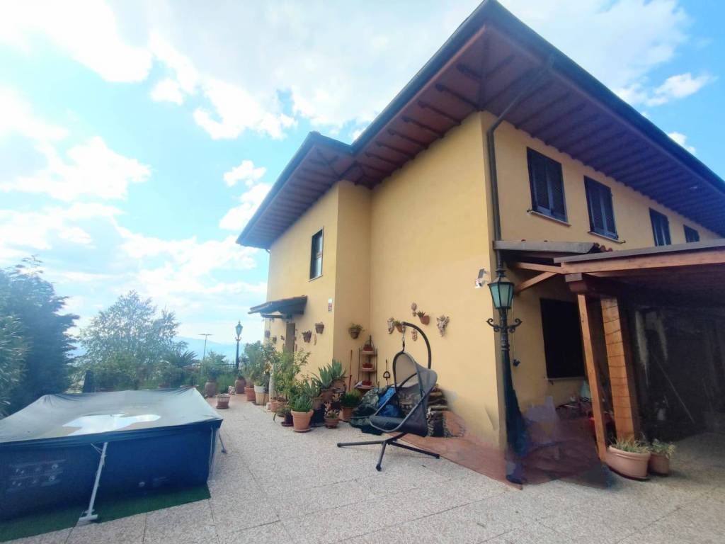 casa indipendente in vendita a Reggello in zona Pietrapiana