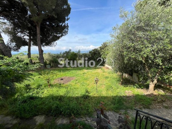 casa indipendente in vendita a Reggello in zona Cascia