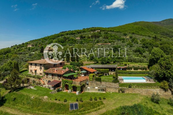 casa indipendente in vendita a Reggello