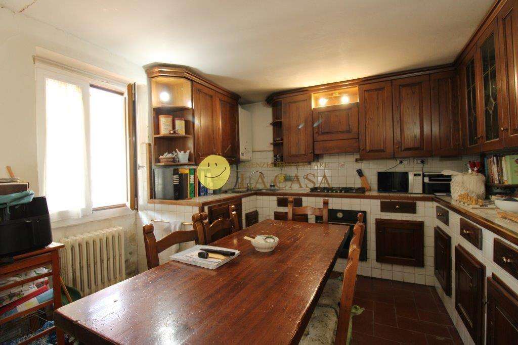 intera palazzina in vendita a Reggello