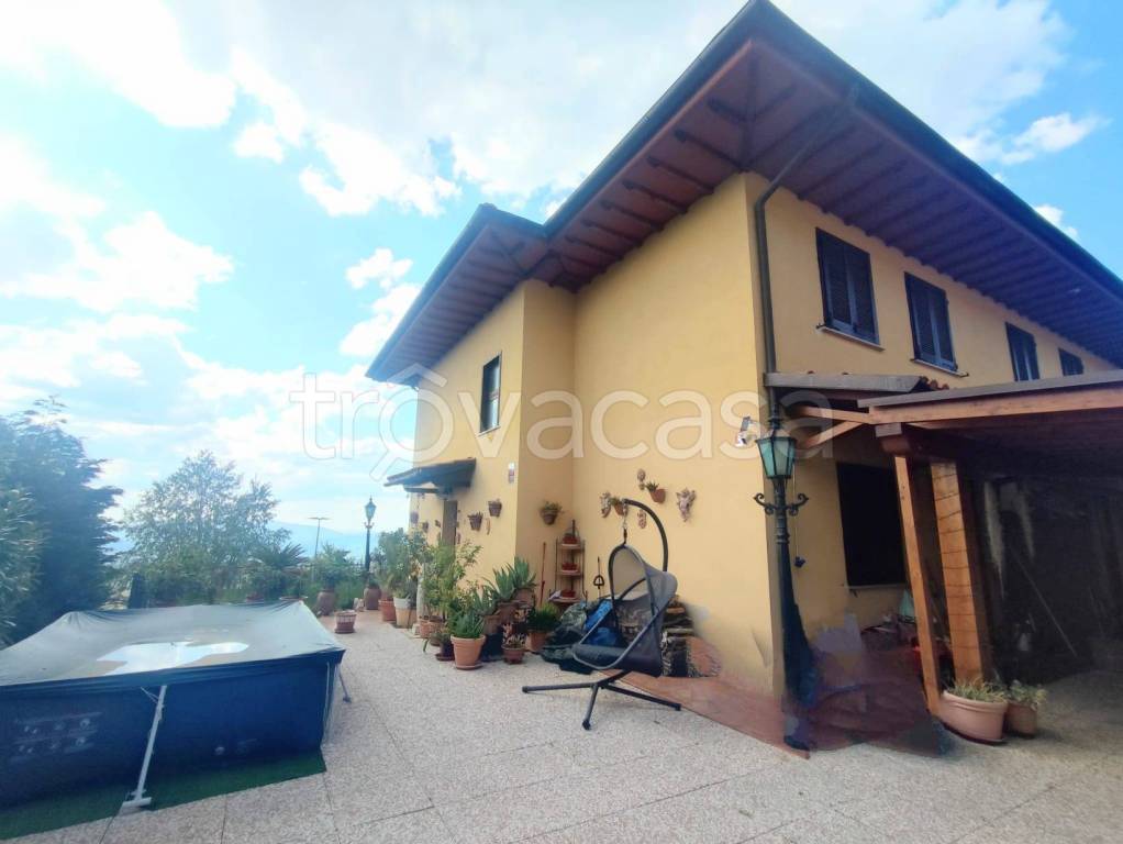 casa indipendente in vendita a Reggello in zona Pietrapiana