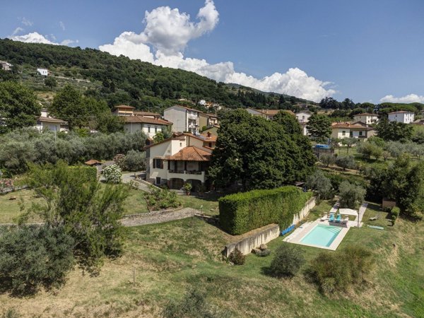 casa indipendente in vendita a Reggello