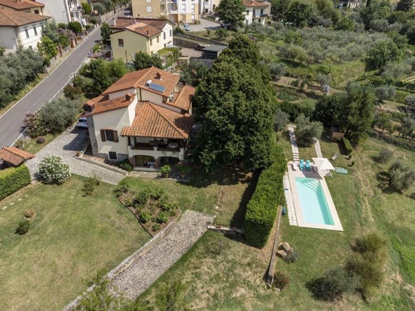 casa indipendente in vendita a Reggello