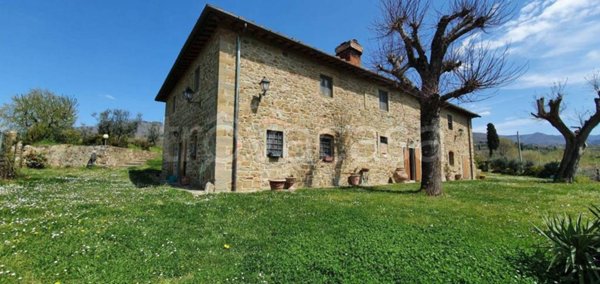 casa indipendente in vendita a Reggello
