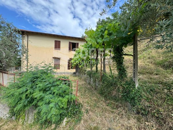 casa indipendente in vendita a Reggello