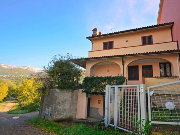 casa indipendente in vendita a Reggello