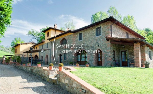 casale in vendita a Reggello