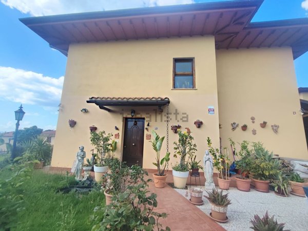 casa indipendente in vendita a Reggello in zona Pietrapiana