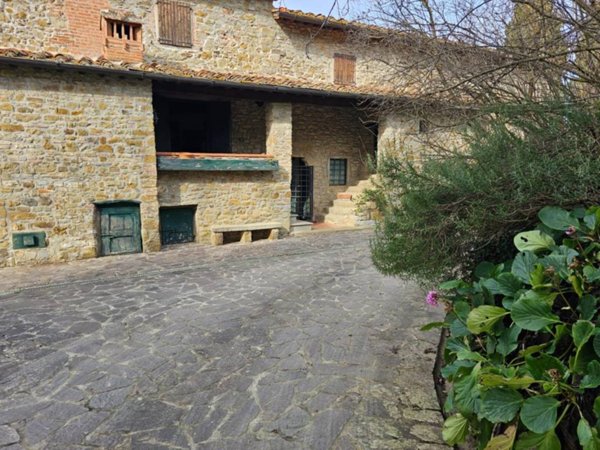 casa indipendente in vendita a Reggello in zona Donnini