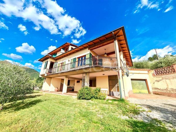 casa indipendente in vendita a Reggello