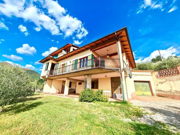 casa indipendente in vendita a Reggello