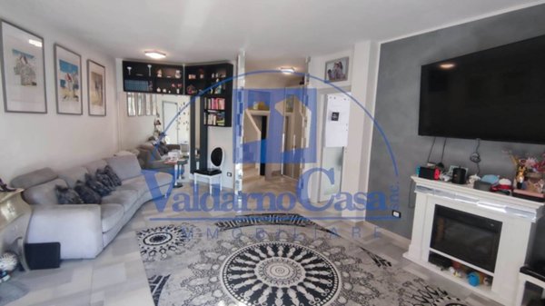 casa indipendente in vendita a Reggello