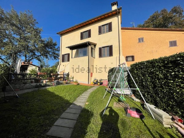 casa indipendente in vendita a Reggello in zona Leccio