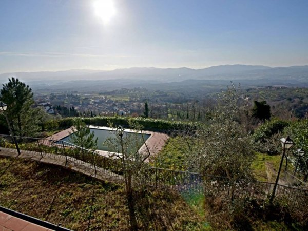 casa indipendente in vendita a Reggello