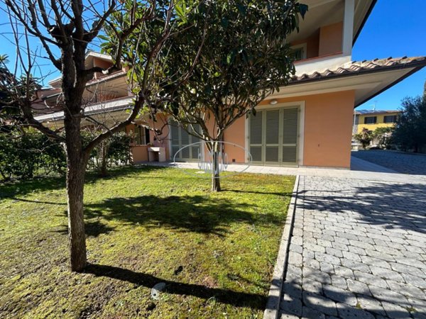 casa indipendente in vendita a Reggello in zona Leccio