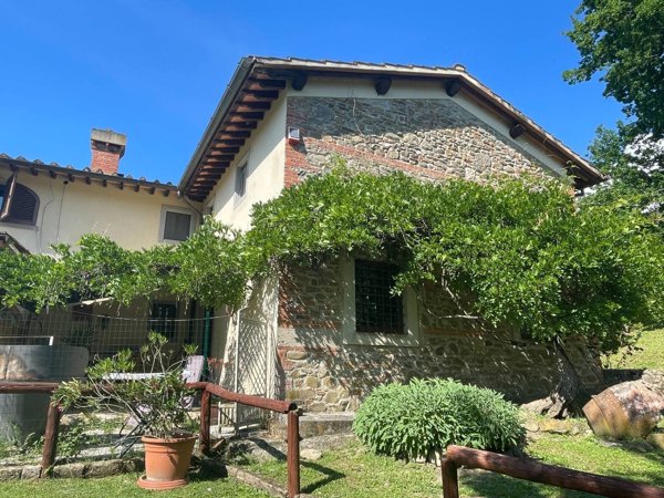 casa indipendente in vendita a Reggello in zona Leccio