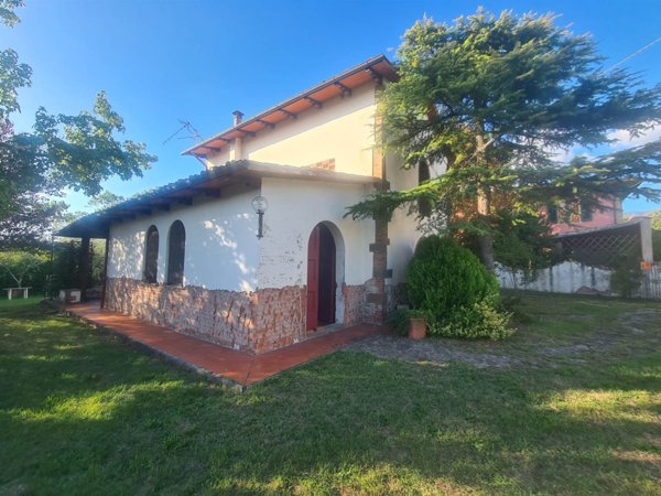 casa indipendente in vendita a Reggello in zona Cascia