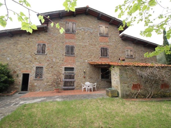 casa indipendente in vendita a Reggello