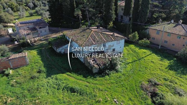 casale in vendita a Reggello