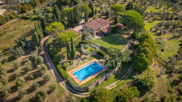 casa indipendente in vendita a Reggello