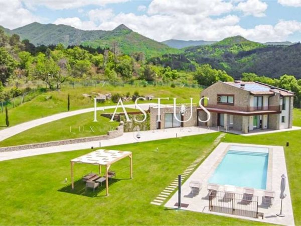 casa indipendente in vendita a Reggello