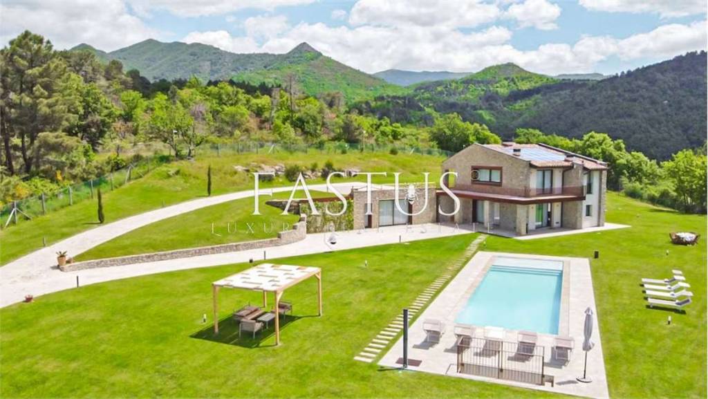 casa indipendente in vendita a Reggello