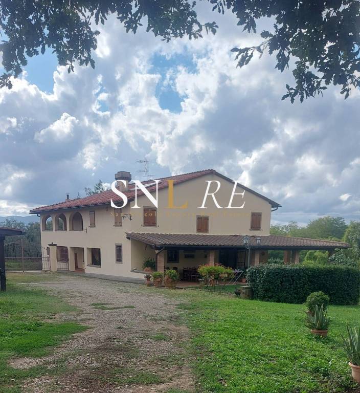 casa indipendente in vendita a Reggello in zona Cascia