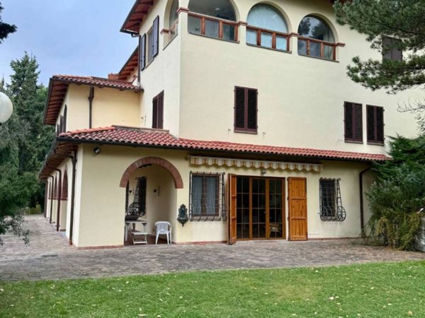 casa indipendente in vendita a Reggello