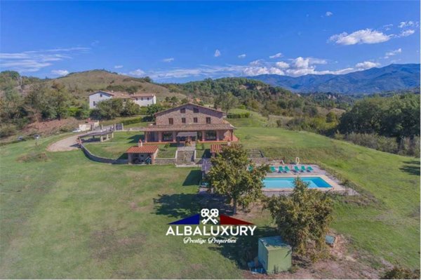 casa indipendente in vendita a Reggello