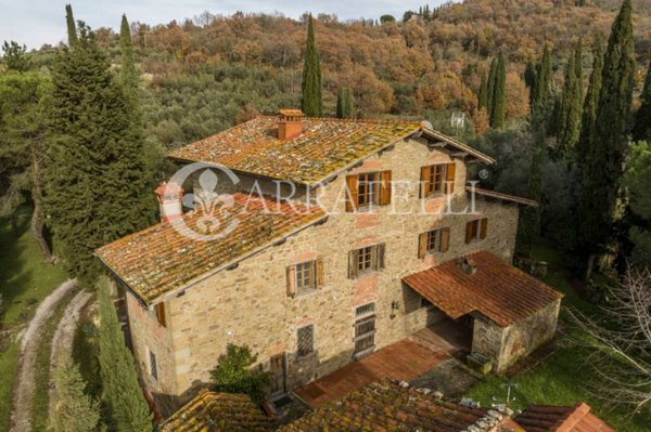 casa indipendente in vendita a Reggello
