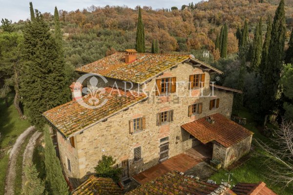 casa indipendente in vendita a Reggello