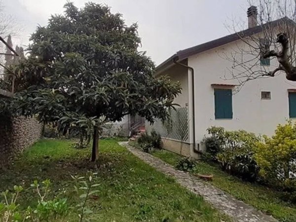 casa indipendente in vendita a Reggello