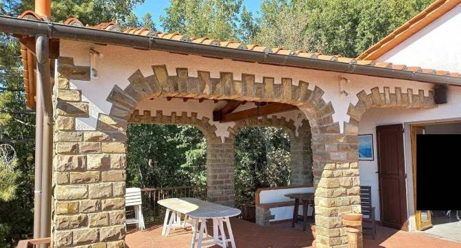 intera palazzina in vendita a Reggello in zona Saltino