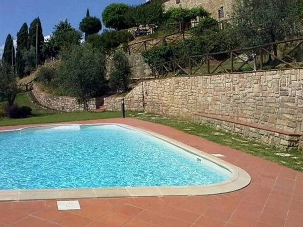 casa indipendente in vendita a Reggello