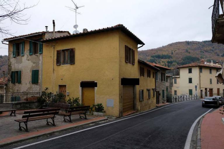 negozio in vendita a Reggello in zona Tosi