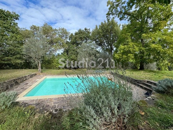 casa indipendente in vendita a Reggello