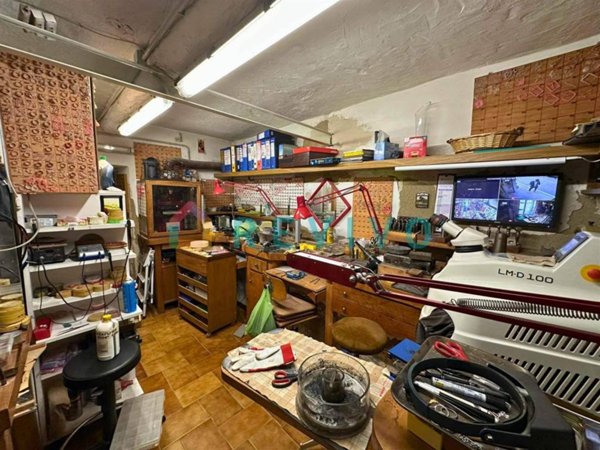 negozio in vendita a Reggello in zona Tosi