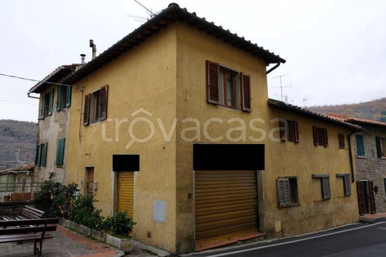 negozio in vendita a Reggello in zona Tosi