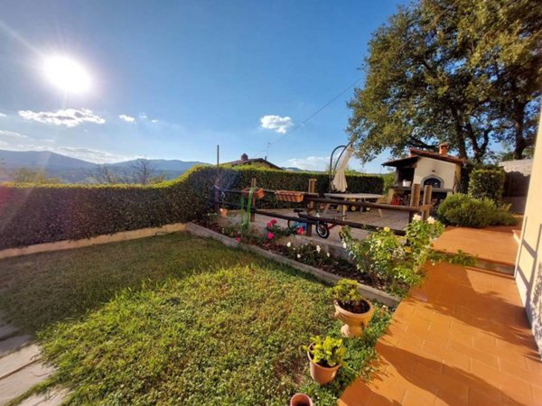 casa indipendente in vendita a Reggello in zona Leccio
