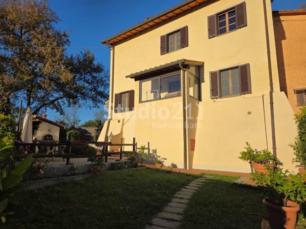 casa indipendente in vendita a Reggello in zona Leccio