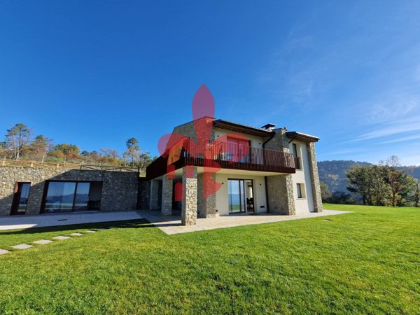 casa indipendente in vendita a Reggello