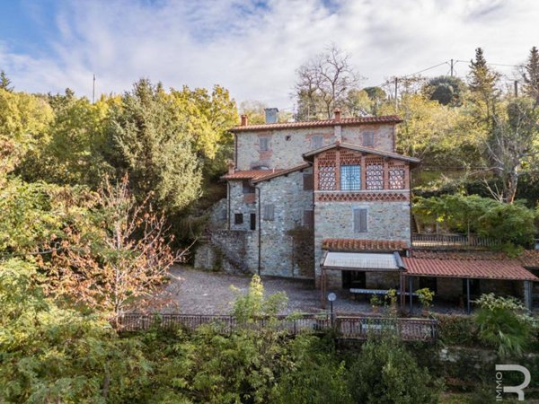 casa indipendente in vendita a Reggello