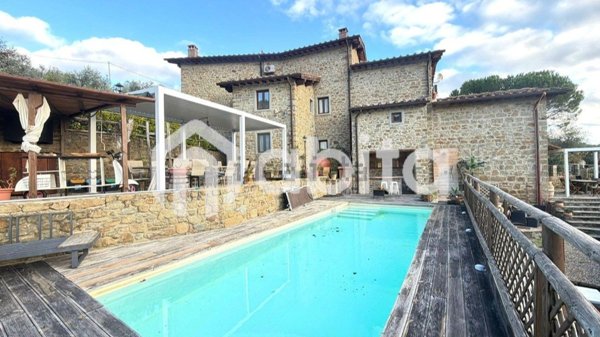 casa indipendente in vendita a Reggello