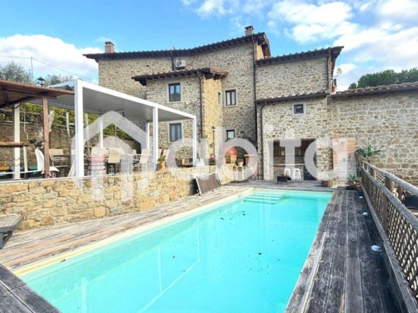 casa indipendente in vendita a Reggello